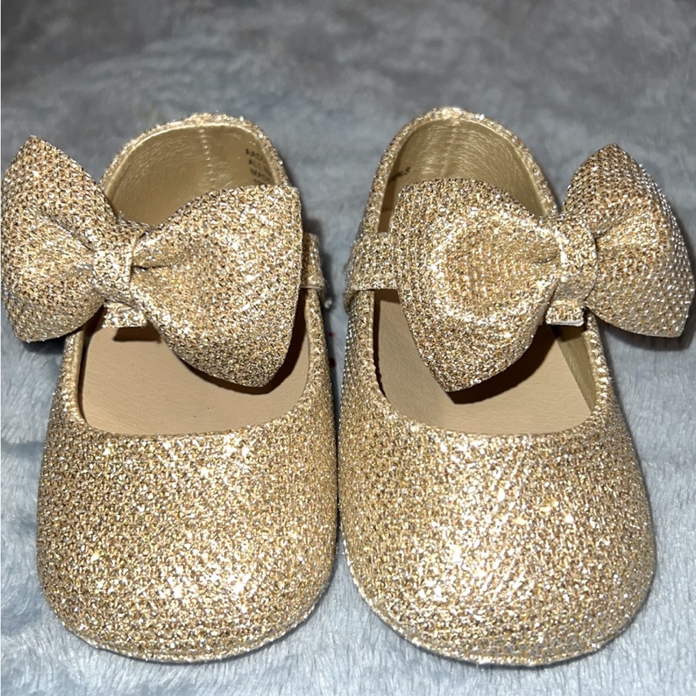 Gold glitter shoes with bow.